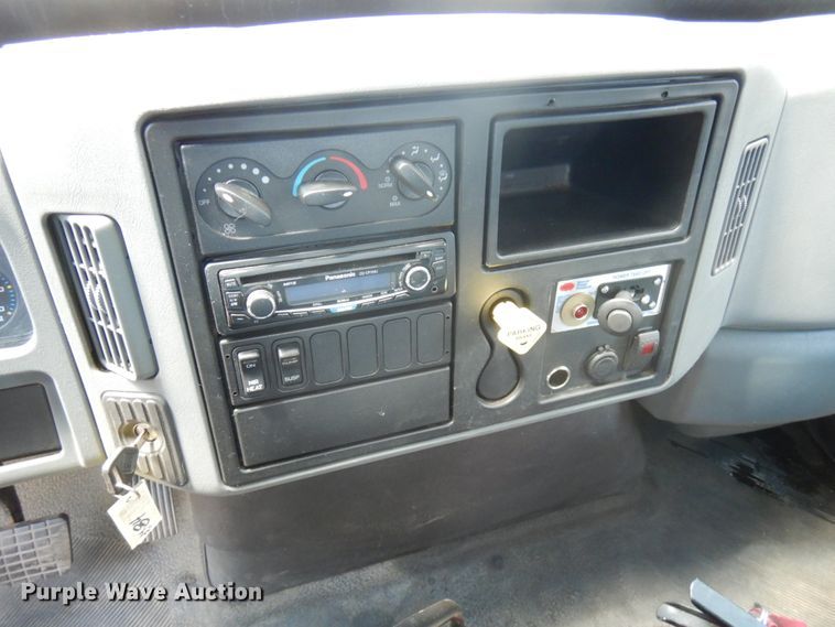 image for item IT9415 2007 International 4300  rollback truck