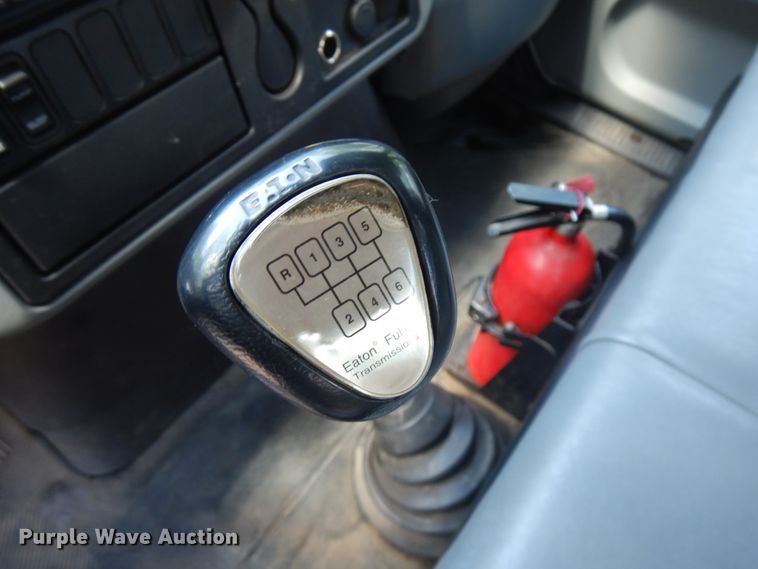 image for item IT9415 2007 International 4300  rollback truck