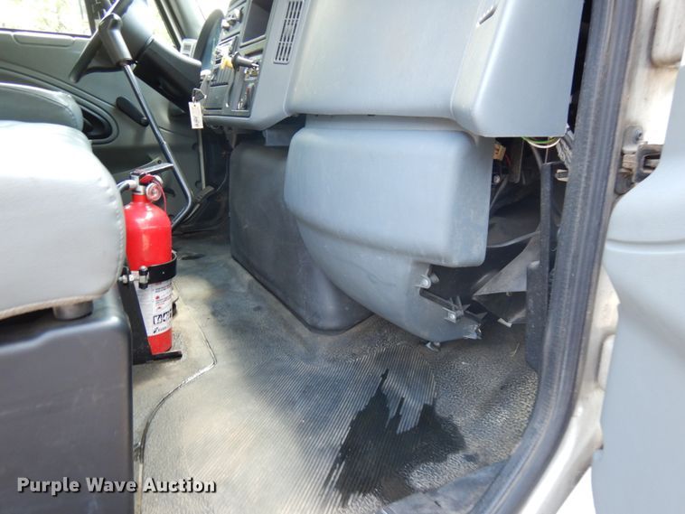 image for item IT9415 2007 International 4300  rollback truck