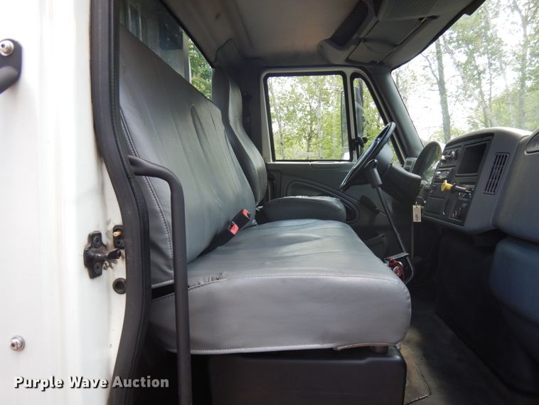 image for item IT9415 2007 International 4300  rollback truck