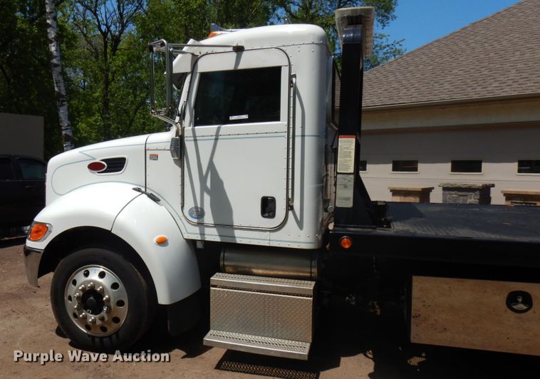 image for item IT9416 2014 Peterbilt 337  rollback truck