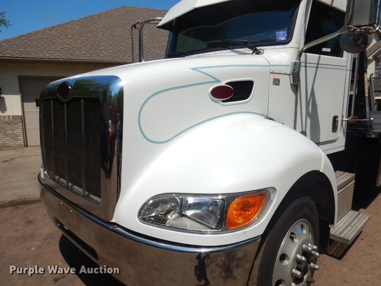 image for item IT9416 2014 Peterbilt 337  rollback truck