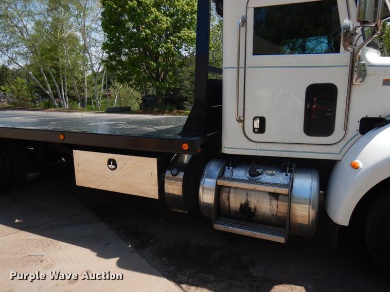 image for item IT9416 2014 Peterbilt 337  rollback truck