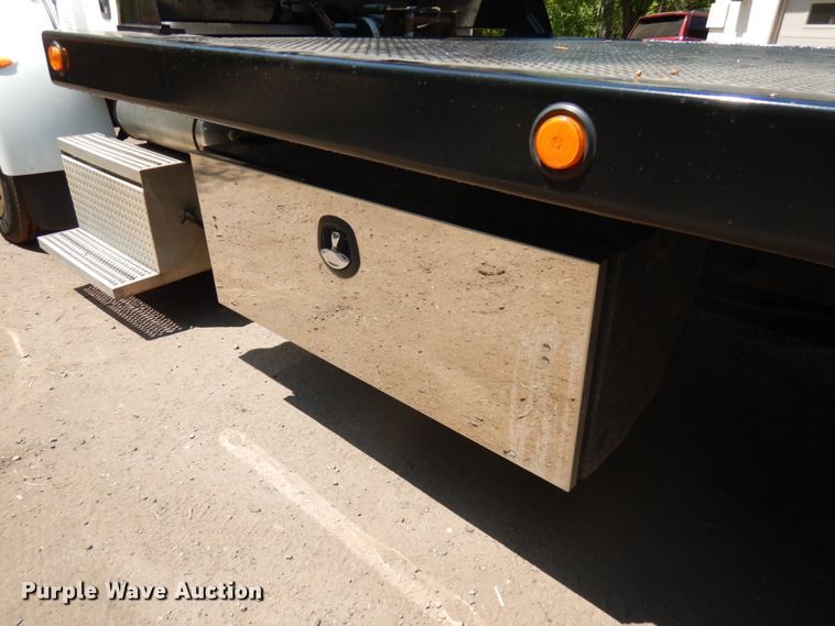 image for item IT9416 2014 Peterbilt 337  rollback truck