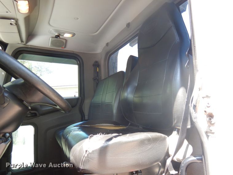 image for item IT9416 2014 Peterbilt 337  rollback truck