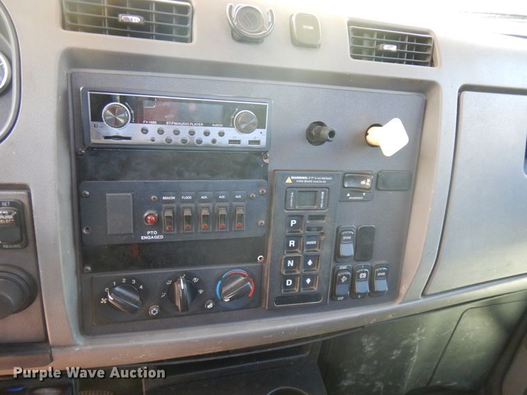 image for item IT9416 2014 Peterbilt 337  rollback truck