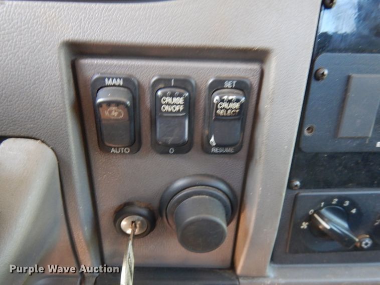 image for item IT9416 2014 Peterbilt 337  rollback truck