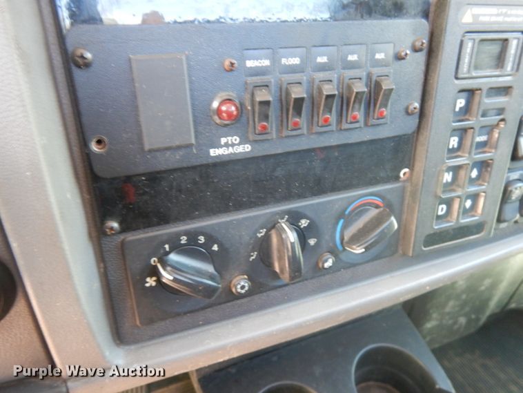 image for item IT9416 2014 Peterbilt 337  rollback truck