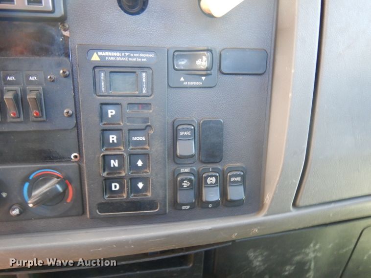 image for item IT9416 2014 Peterbilt 337  rollback truck