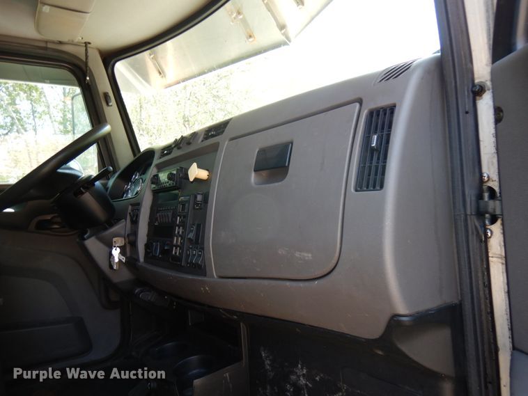 image for item IT9416 2014 Peterbilt 337  rollback truck