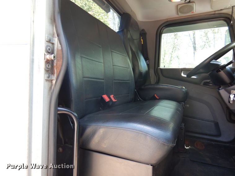 image for item IT9416 2014 Peterbilt 337  rollback truck