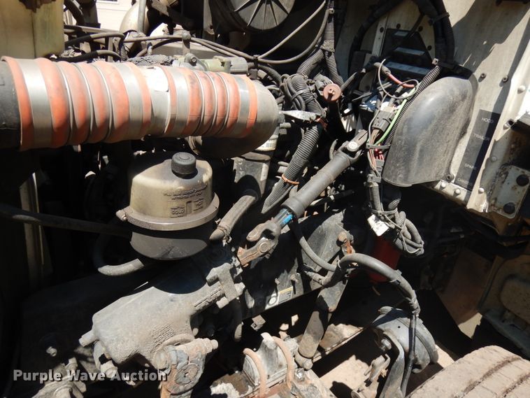 image for item IT9416 2014 Peterbilt 337  rollback truck