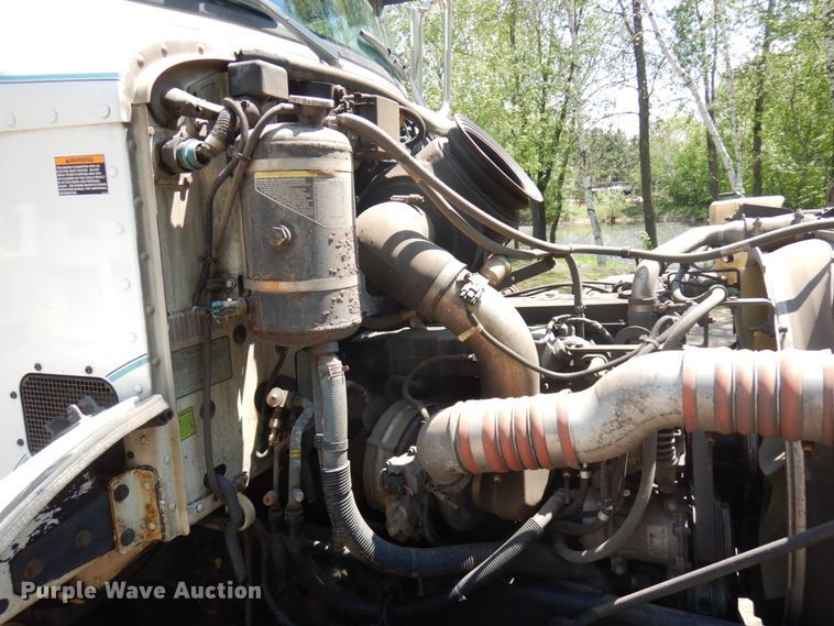 image for item IT9416 2014 Peterbilt 337  rollback truck