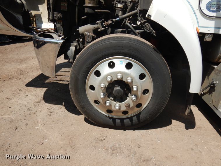 image for item IT9416 2014 Peterbilt 337  rollback truck