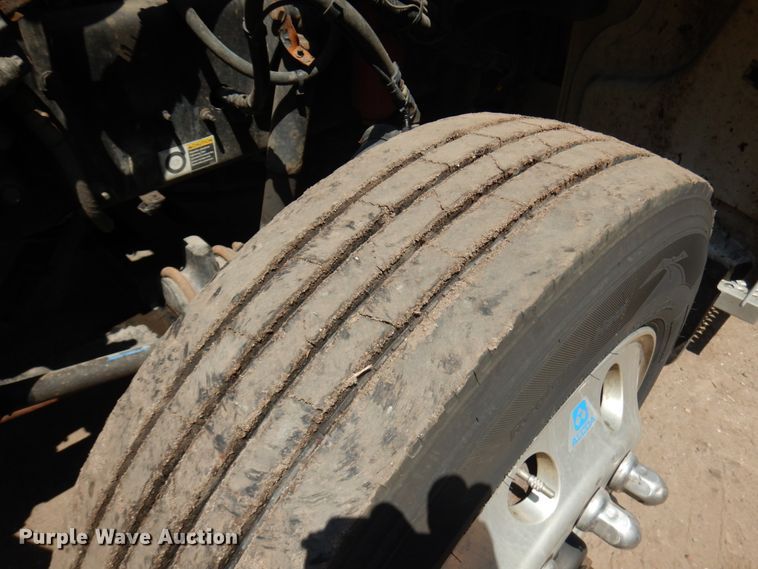 image for item IT9416 2014 Peterbilt 337  rollback truck