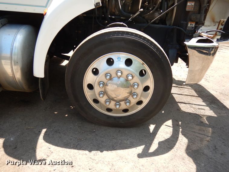 image for item IT9416 2014 Peterbilt 337  rollback truck