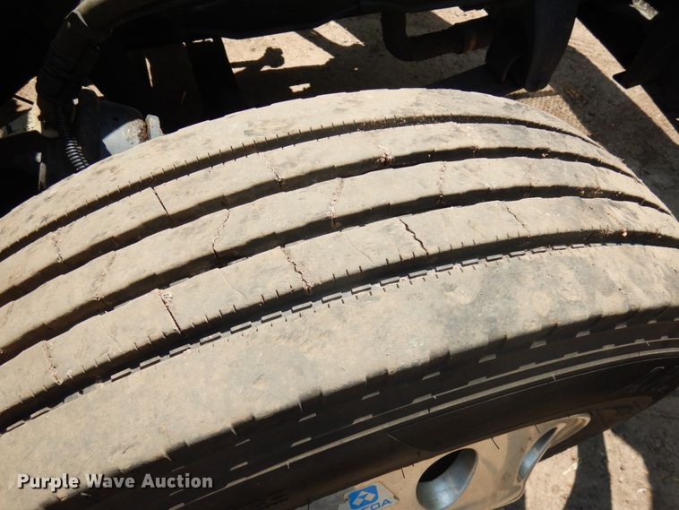 image for item IT9416 2014 Peterbilt 337  rollback truck