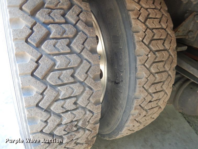 image for item IT9416 2014 Peterbilt 337  rollback truck