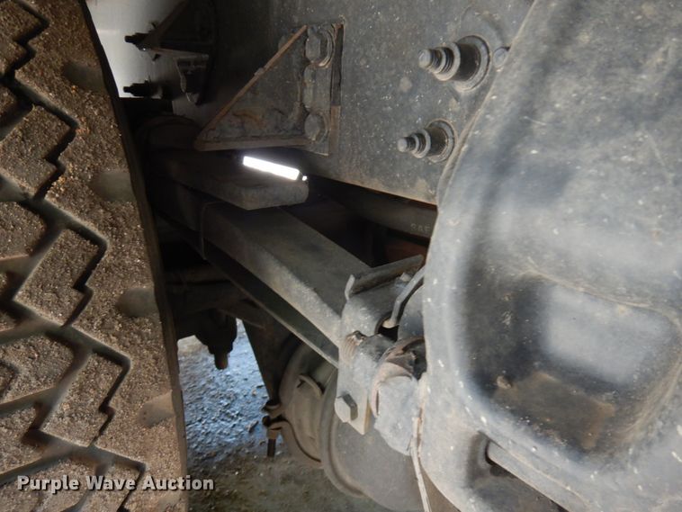 image for item IT9416 2014 Peterbilt 337  rollback truck