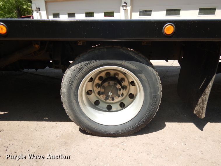 image for item IT9416 2014 Peterbilt 337  rollback truck