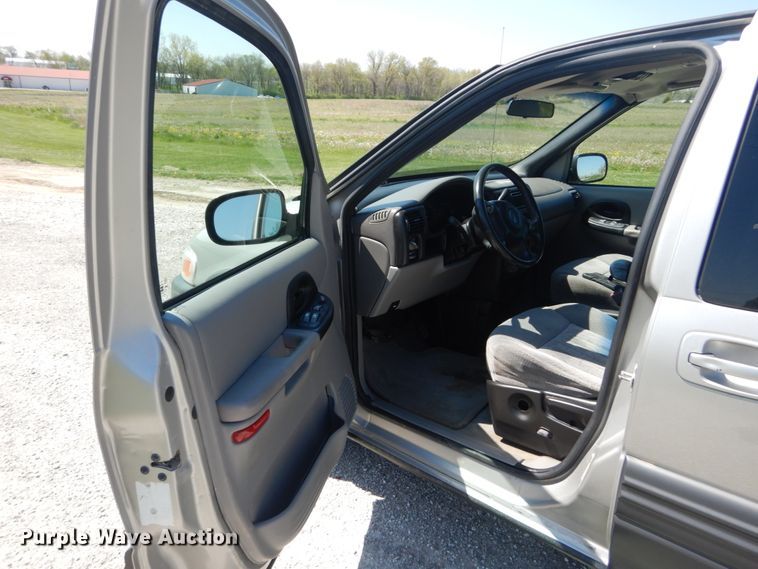 image for item IY9625 2005 Pontiac Montana  van