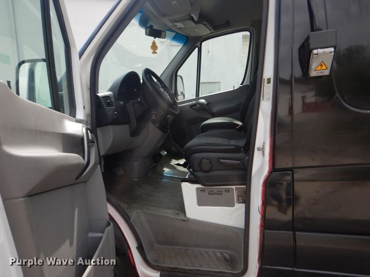 image for item IY9686 2011 Freightliner Sprinter  van