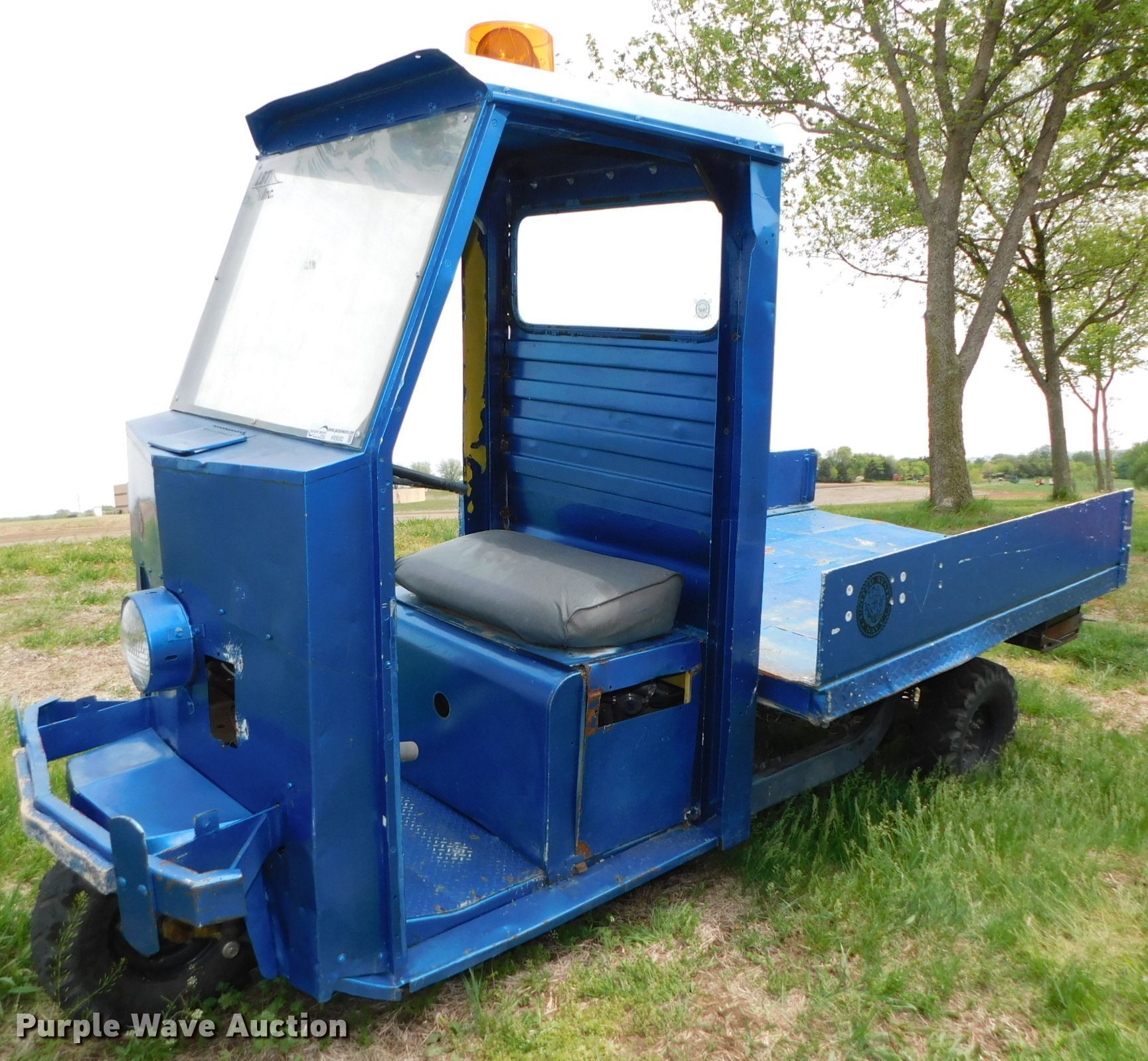 Cushman Truckster utility cart in Papillion, NE Item HX9302 sold Purple Wave