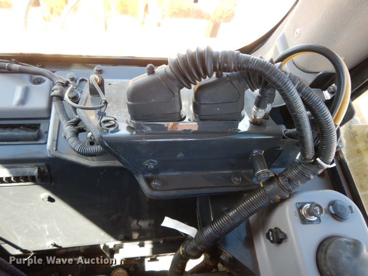 image for item DC2115 2012 Komatsu PC228USLC-8  excavator