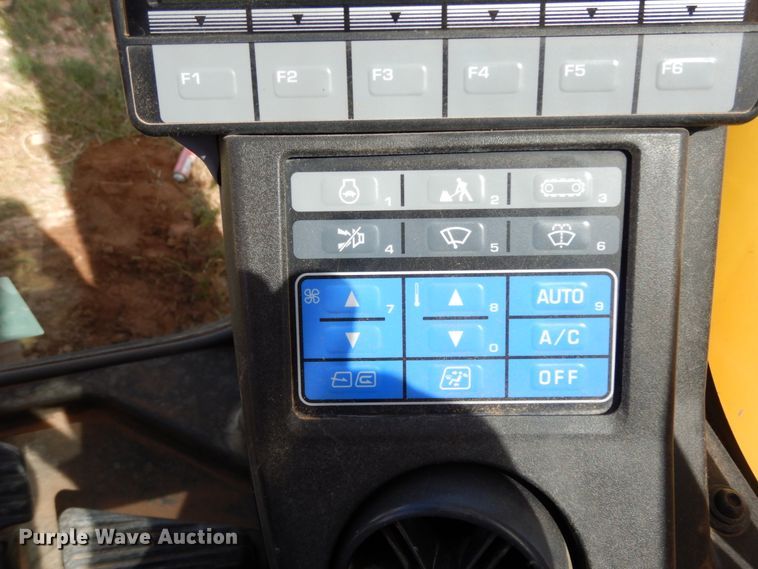 image for item DC2116 2014 Komatsu PC228USLC-8  excavator