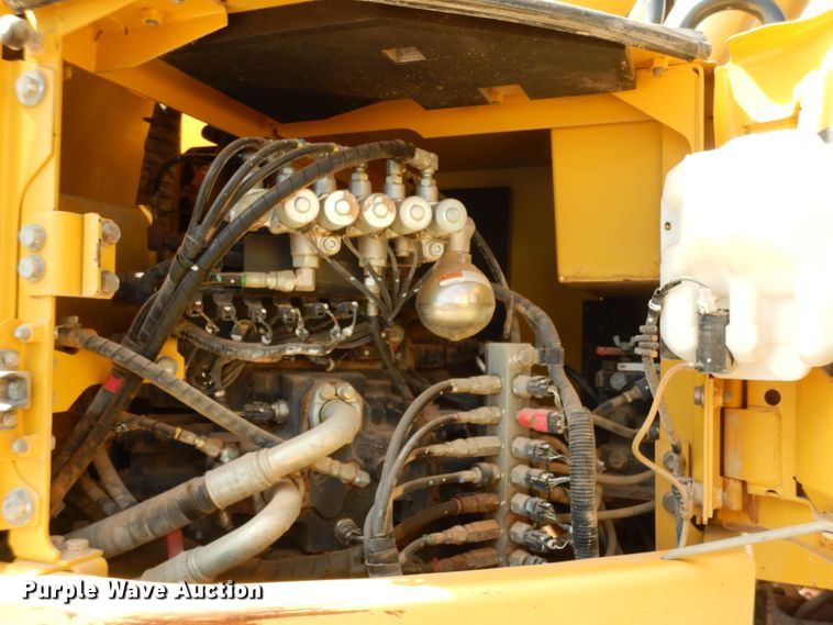 image for item DC2116 2014 Komatsu PC228USLC-8  excavator