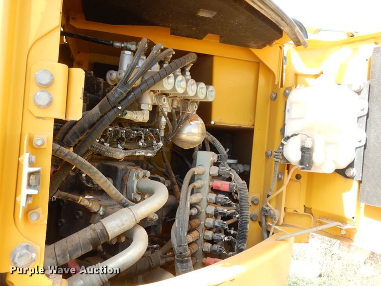 image for item DC2116 2014 Komatsu PC228USLC-8  excavator