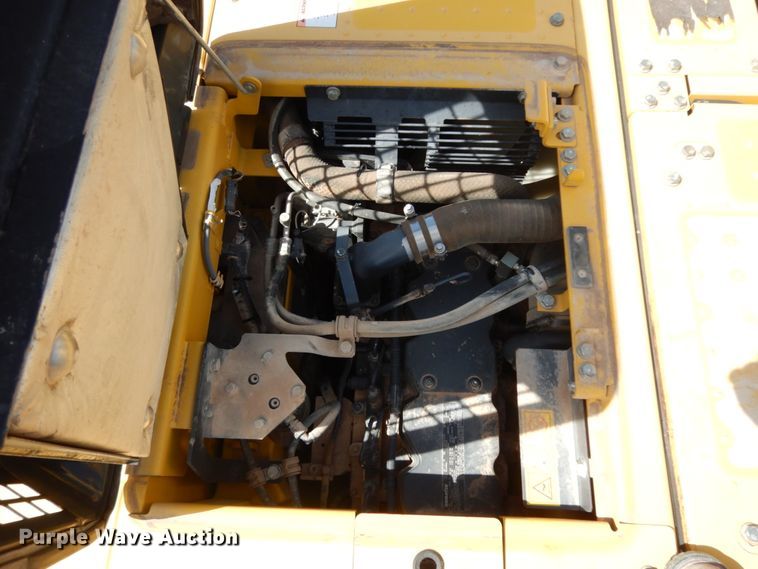 image for item DC2116 2014 Komatsu PC228USLC-8  excavator