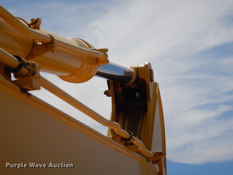 image for item DC2119 2014 Komatsu PC228USLC-8  excavator