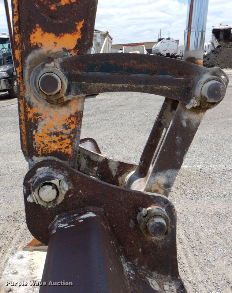 image for item DJ0777 2011 Hyundai Robex 210LC-9  long reach excavator