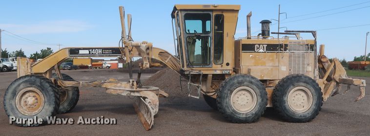 image for item DJ1834 1998 Caterpillar 140H  motor grader
