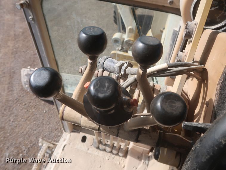 image for item DJ1834 1998 Caterpillar 140H  motor grader