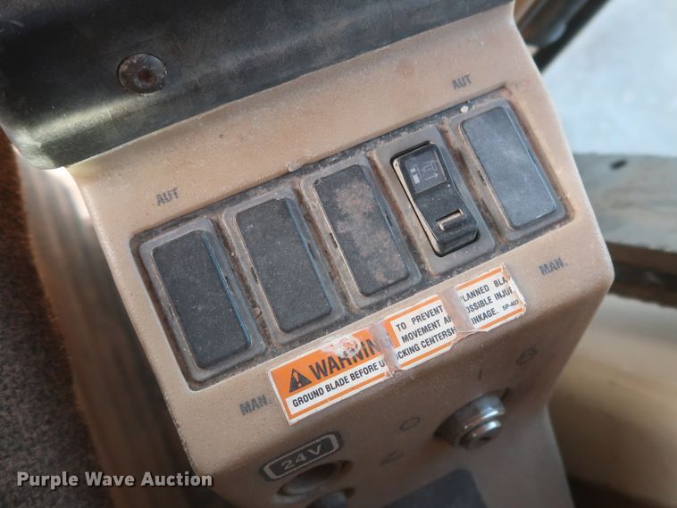 image for item DJ1834 1998 Caterpillar 140H  motor grader