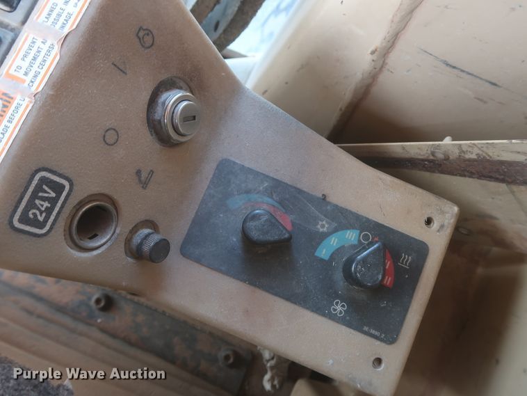 image for item DJ1834 1998 Caterpillar 140H  motor grader