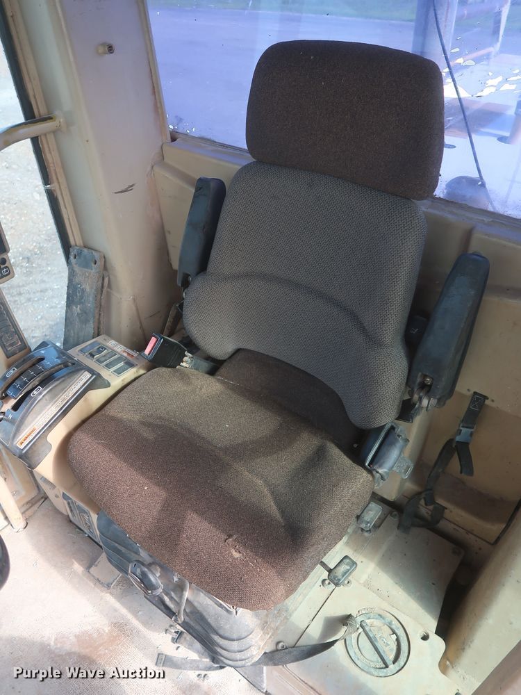 image for item DJ1834 1998 Caterpillar 140H  motor grader