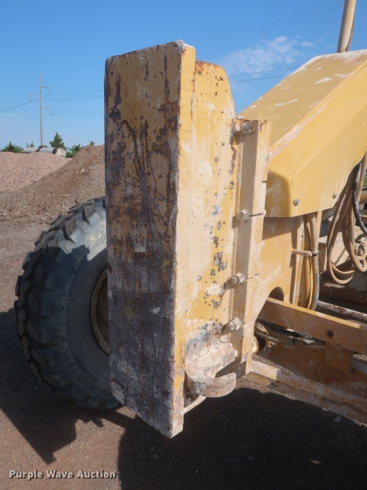 image for item DJ1834 1998 Caterpillar 140H  motor grader