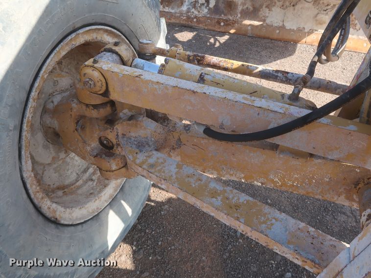 image for item DJ1834 1998 Caterpillar 140H  motor grader