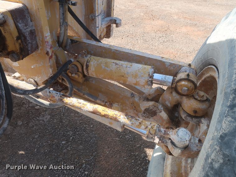 image for item DJ1834 1998 Caterpillar 140H  motor grader