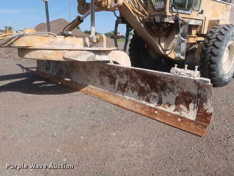 image for item DJ1834 1998 Caterpillar 140H  motor grader