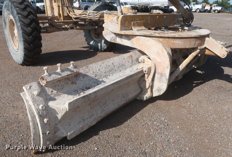 image for item DJ1834 1998 Caterpillar 140H  motor grader