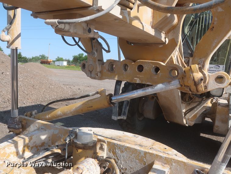 image for item DJ1834 1998 Caterpillar 140H  motor grader