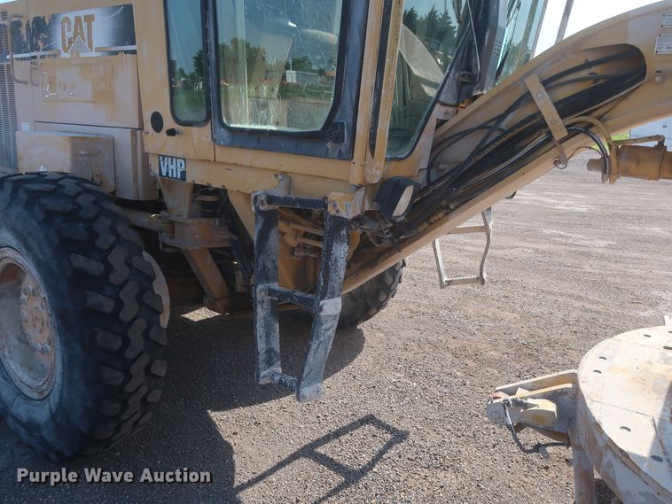 image for item DJ1834 1998 Caterpillar 140H  motor grader