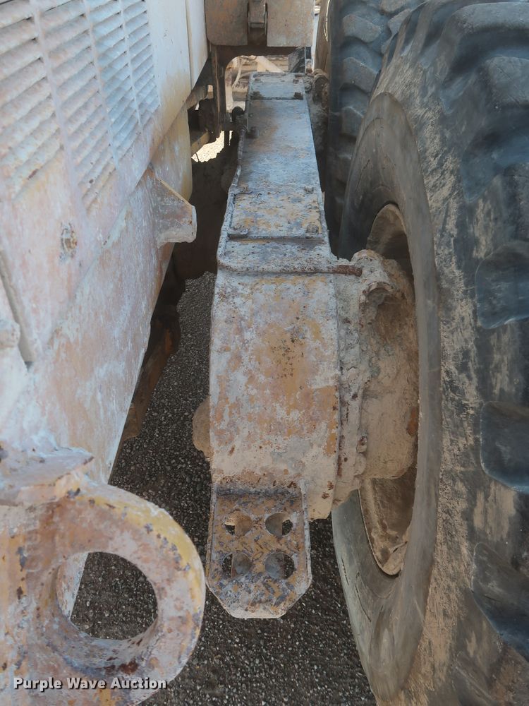 image for item DJ1834 1998 Caterpillar 140H  motor grader