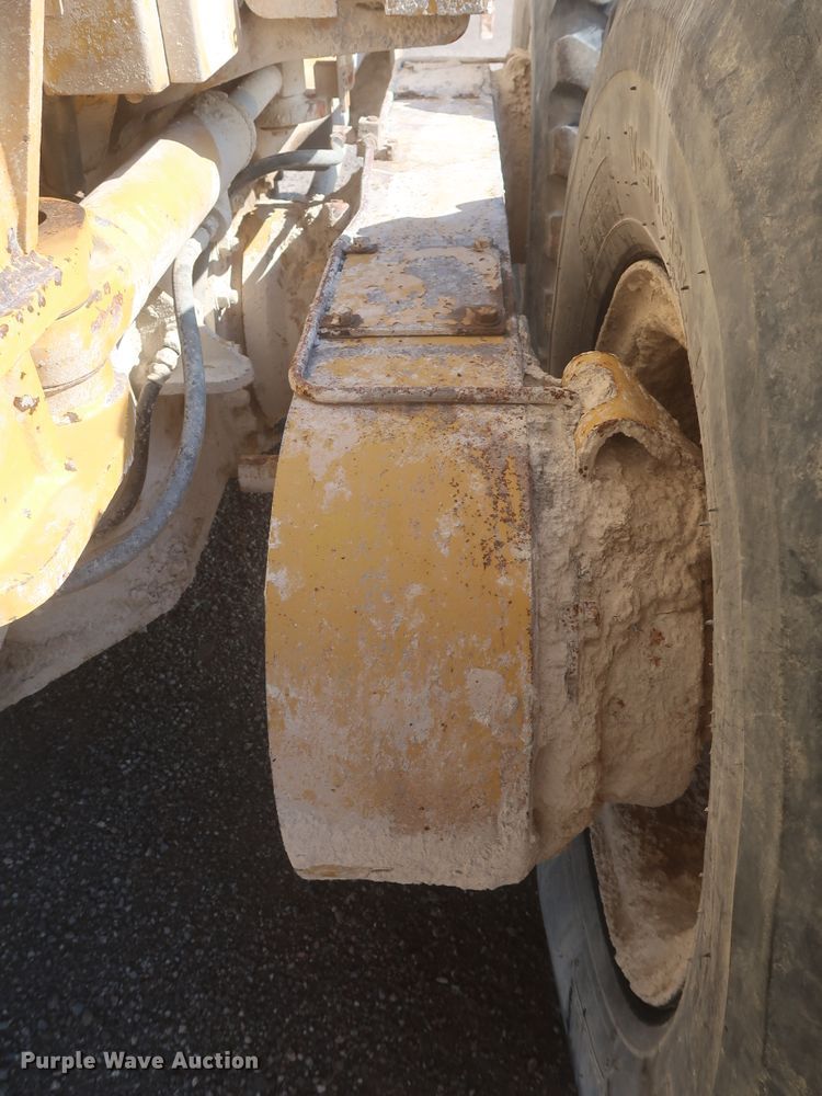 image for item DJ1834 1998 Caterpillar 140H  motor grader