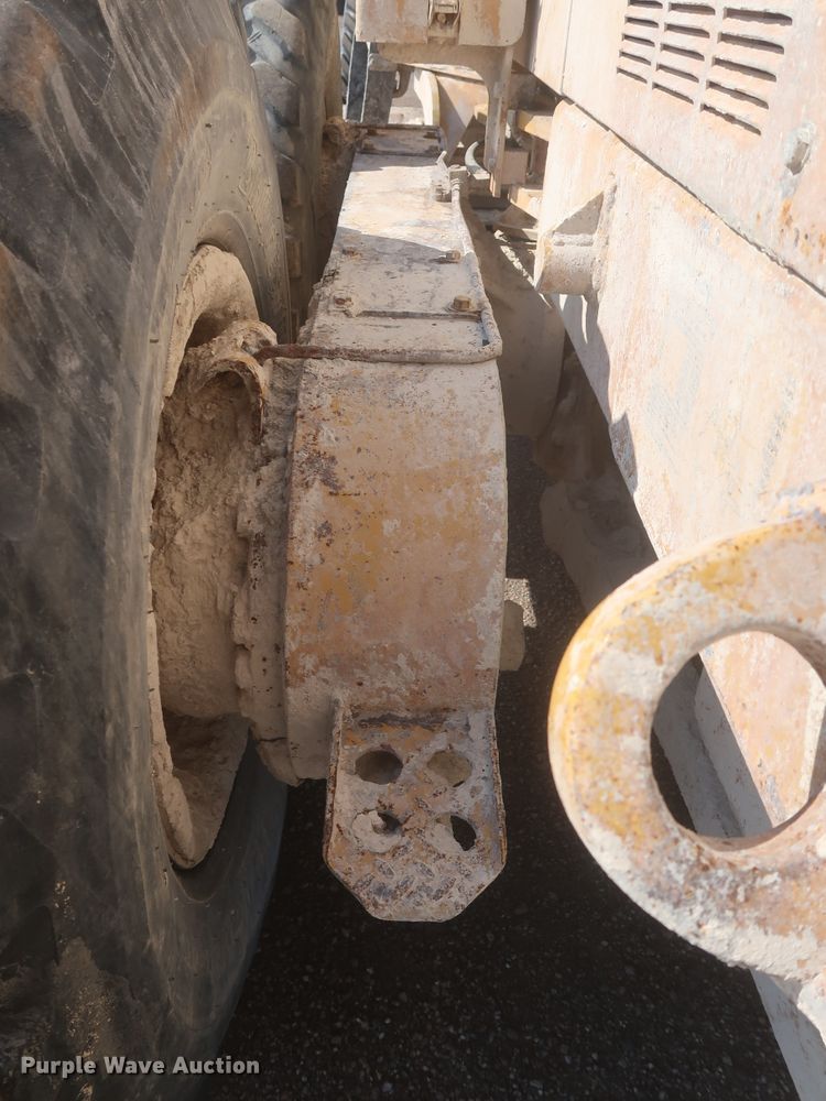 image for item DJ1834 1998 Caterpillar 140H  motor grader