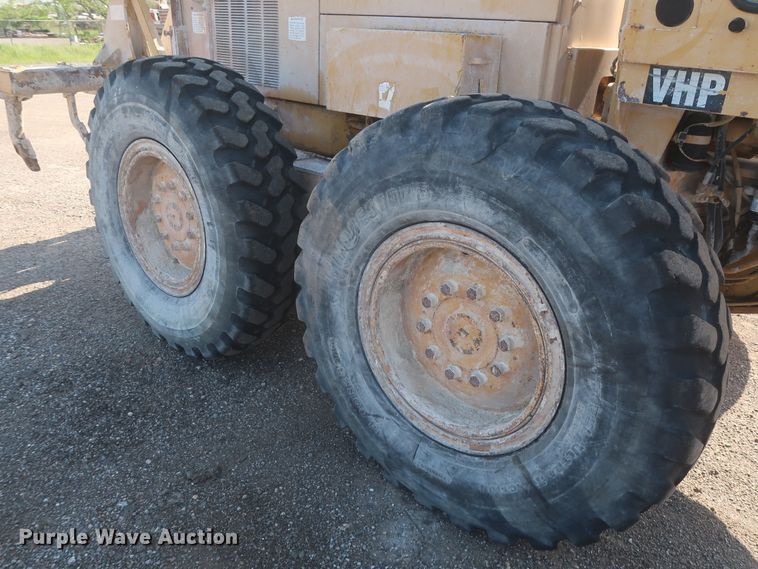 image for item DJ1834 1998 Caterpillar 140H  motor grader